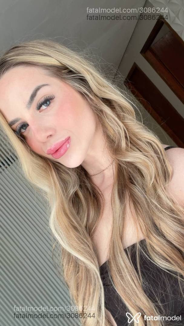 Acompanhante mulher loira (o) de olhos azuis - Aghata