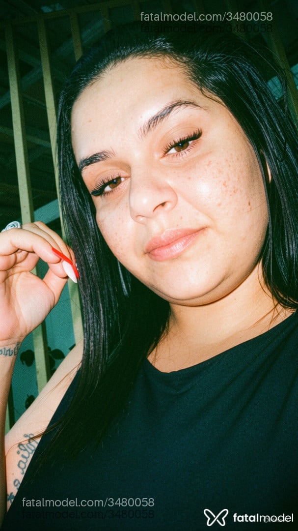 Acompanhante mulher com cabelo castanho de olhos mel - Júlia