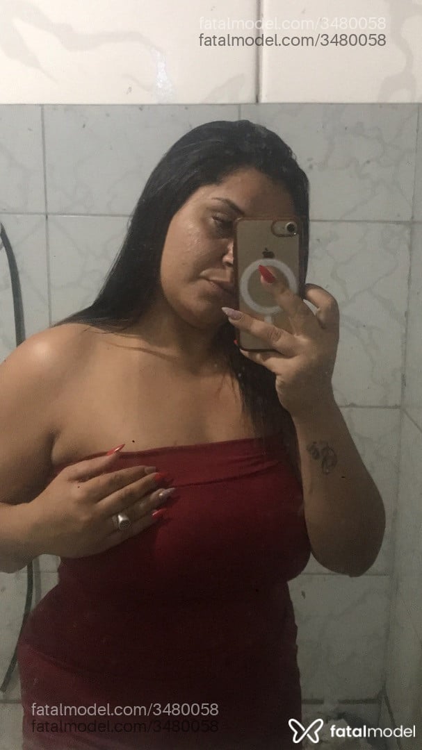 Acompanhante mulher com cabelo castanho de olhos mel - Júlia