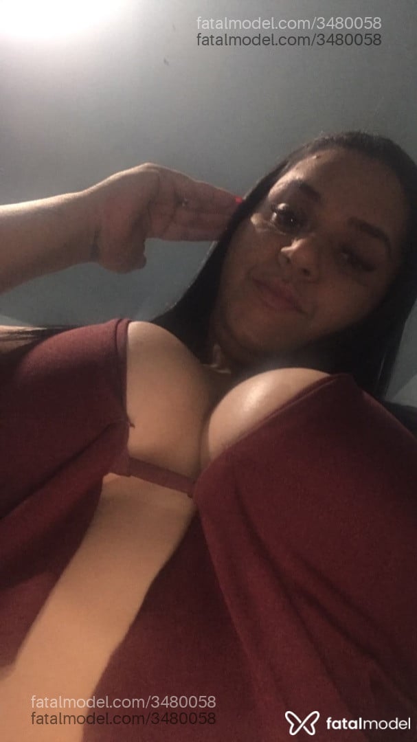 Acompanhante mulher com cabelo castanho de olhos mel - Júlia