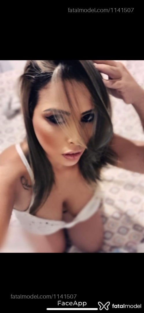 Acompanhante mulher loira (o) de olhos castanhos - Rytinha Bettencour