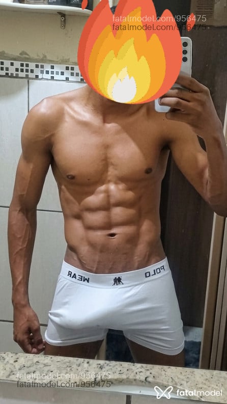 Acompanhante homem morena (o) de olhos castanhos - Angolano