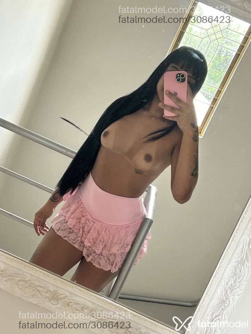 Acompanhante mulher morena (o) de olhos mel - Júlia Neves