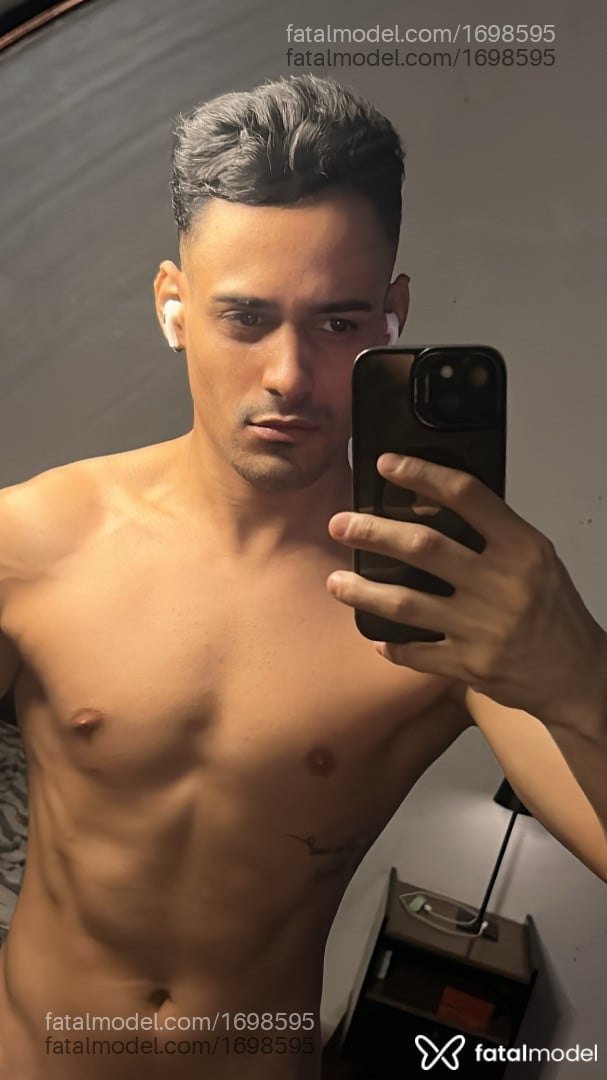 Acompanhante homem morena (o) de olhos castanhos - Guilherme
