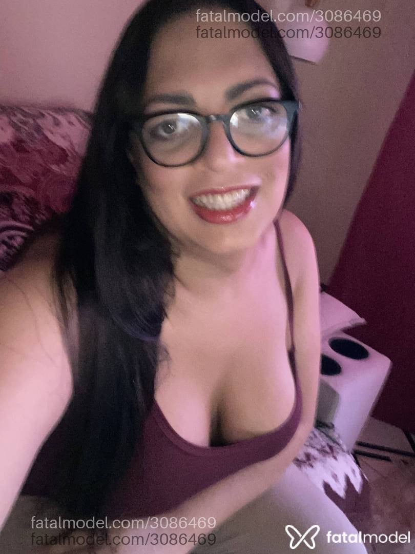 Acompanhante mulher trans com cabelo castanho de olhos verdes em Cotia - Fernanda Monteiro