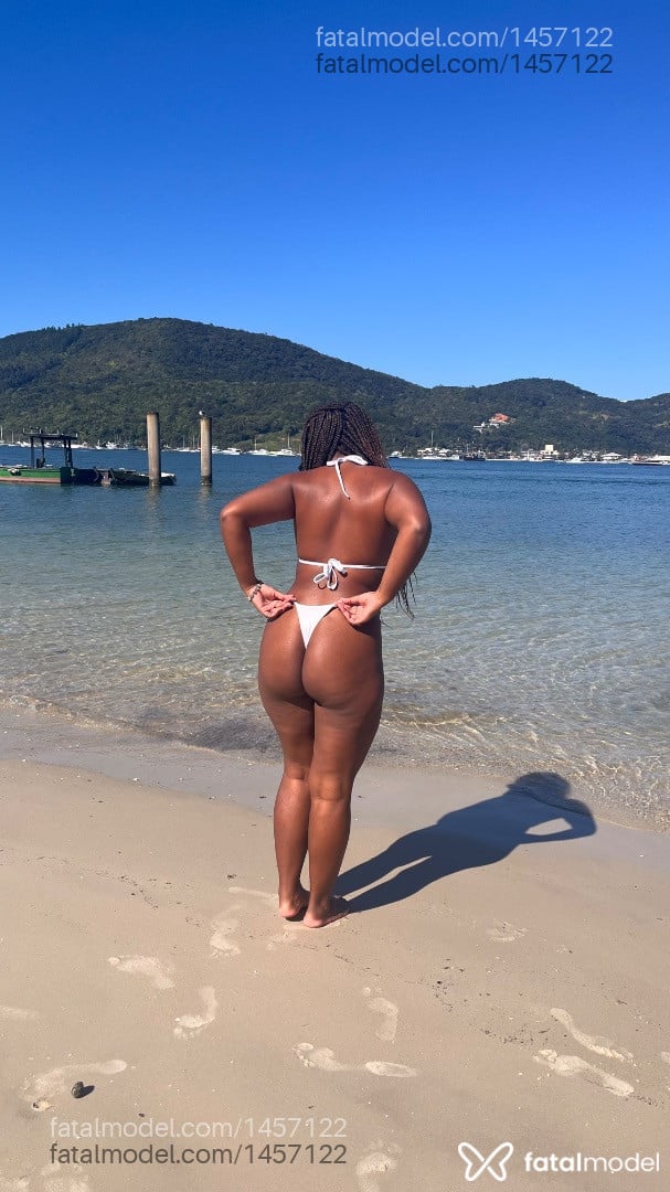 Acompanhante mulher morena (o) de olhos pretos - Camila