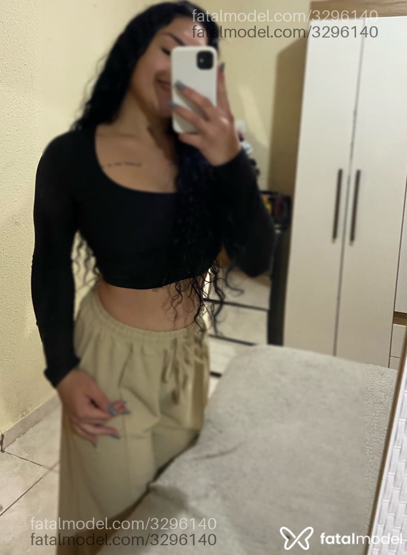 Acompanhante mulher morena (o) de olhos castanhos - Vickk