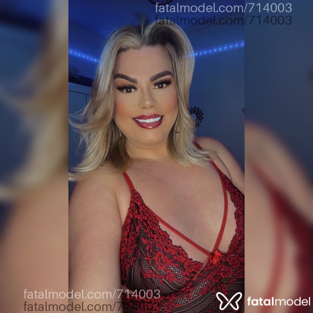 Acompanhante travesti loira (o) de olhos castanhos - Angelina Castillho
