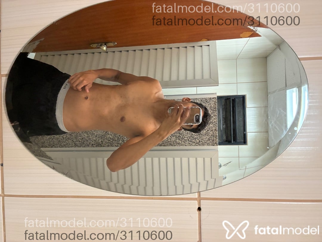 Acompanhante homem com cabelo castanho de olhos pretos - Gio Souza