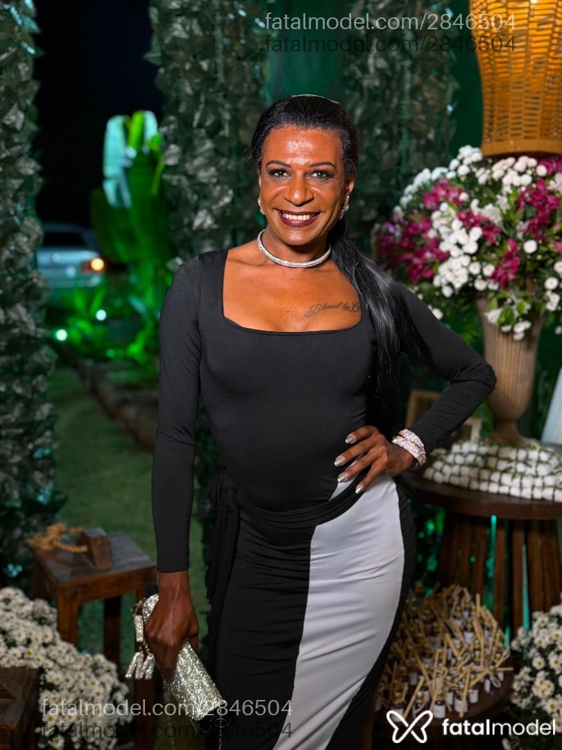 Acompanhante mulher trans morena (o) de olhos pretos - Maria Augusta