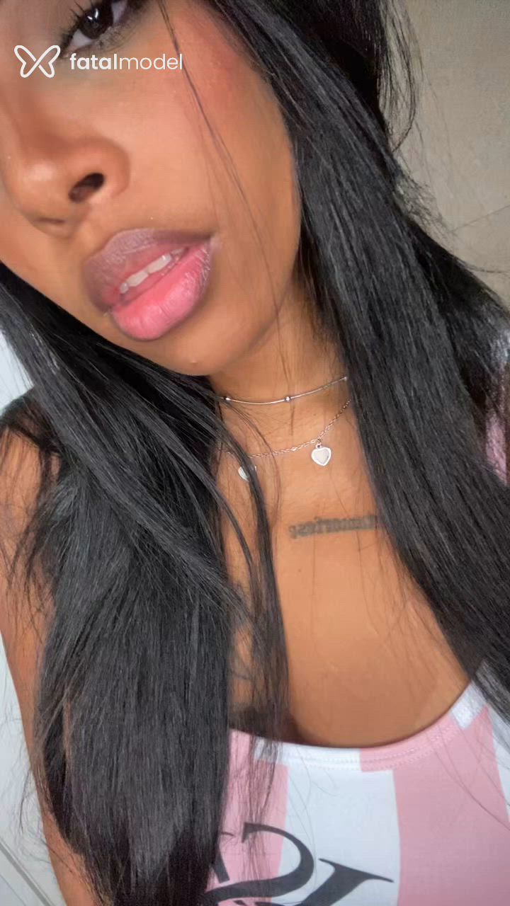 Acompanhante mulher morena (o) de olhos pretos - Larissa