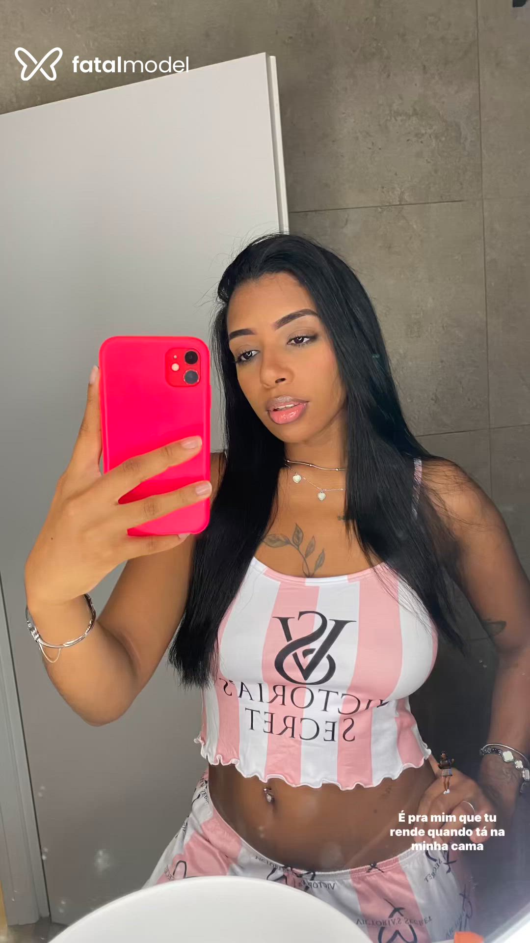 Acompanhante mulher morena (o) de olhos pretos - Larissa