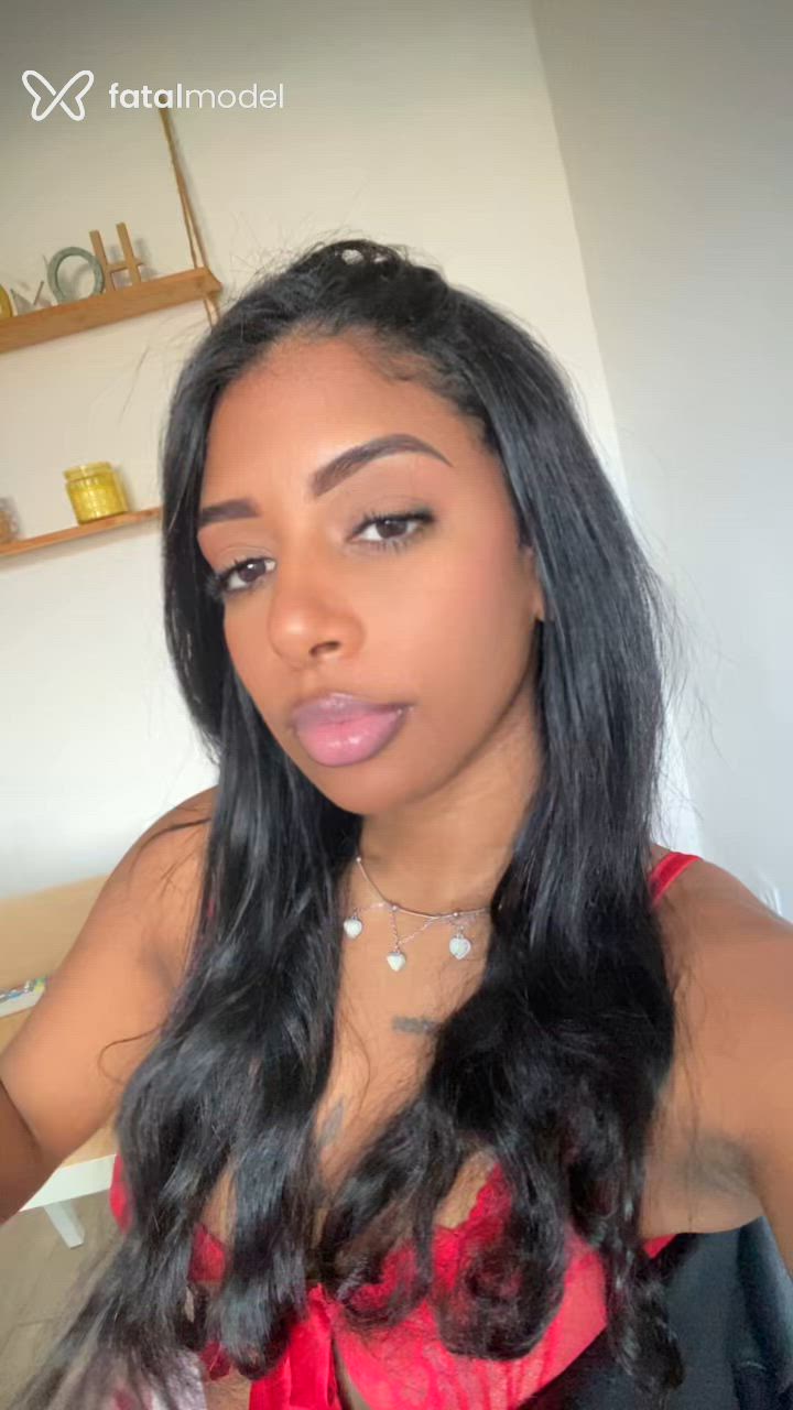 Acompanhante mulher morena (o) de olhos pretos - Larissa