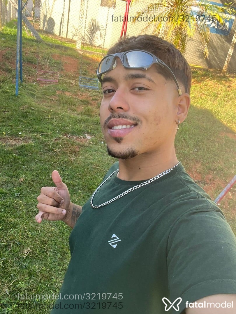 Acompanhante homem morena (o) de olhos castanhos - Felipe
