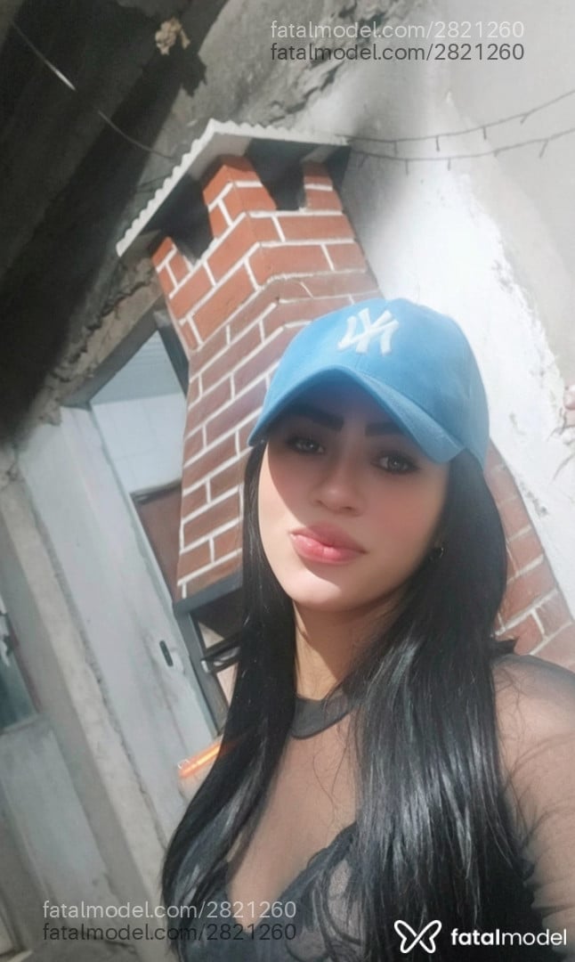 Acompanhante mulher trans morena (o) de olhos pretos - Aghata Silva