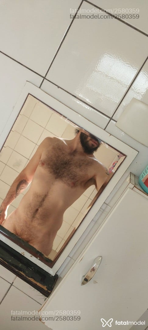 Acompanhante homem com cabelo castanho de olhos castanhos - Régis