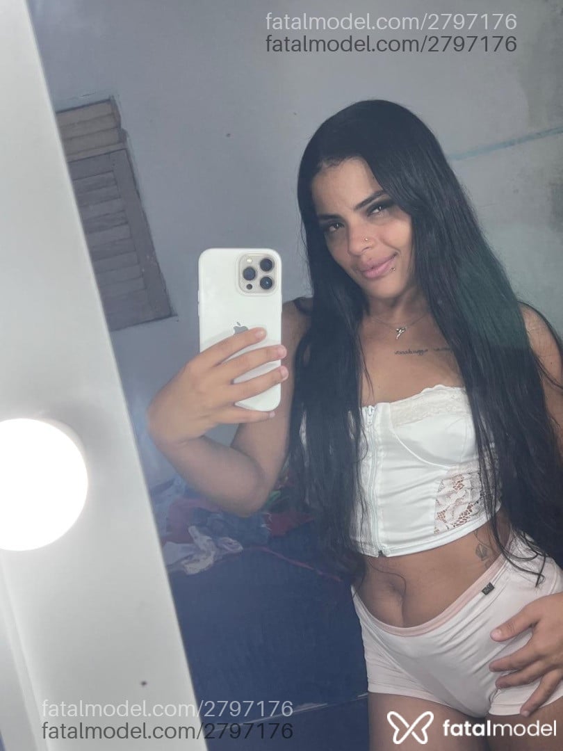 Acompanhante mulher com cabelo castanho de olhos mel - Inaara Rios