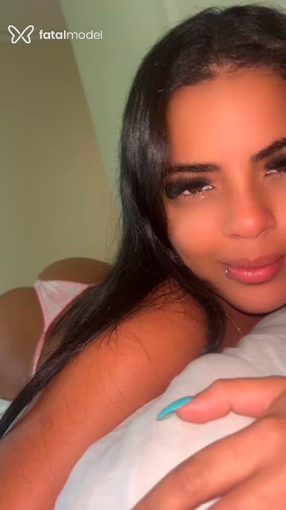 Acompanhante mulher com cabelo castanho de olhos mel - Inaara Rios