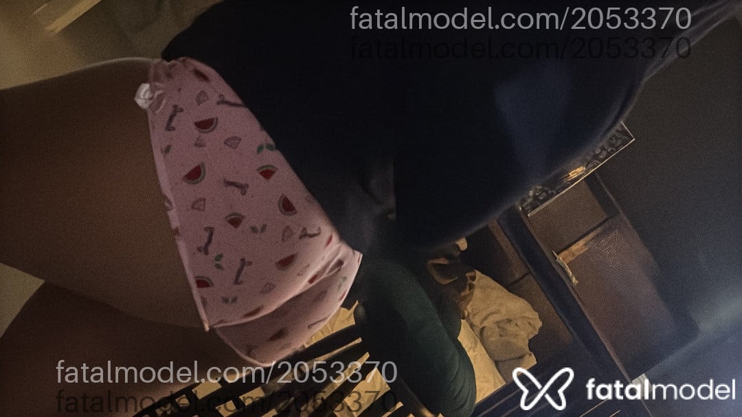 Acompanhante mulher morena (o) de olhos pretos - Mah Martins