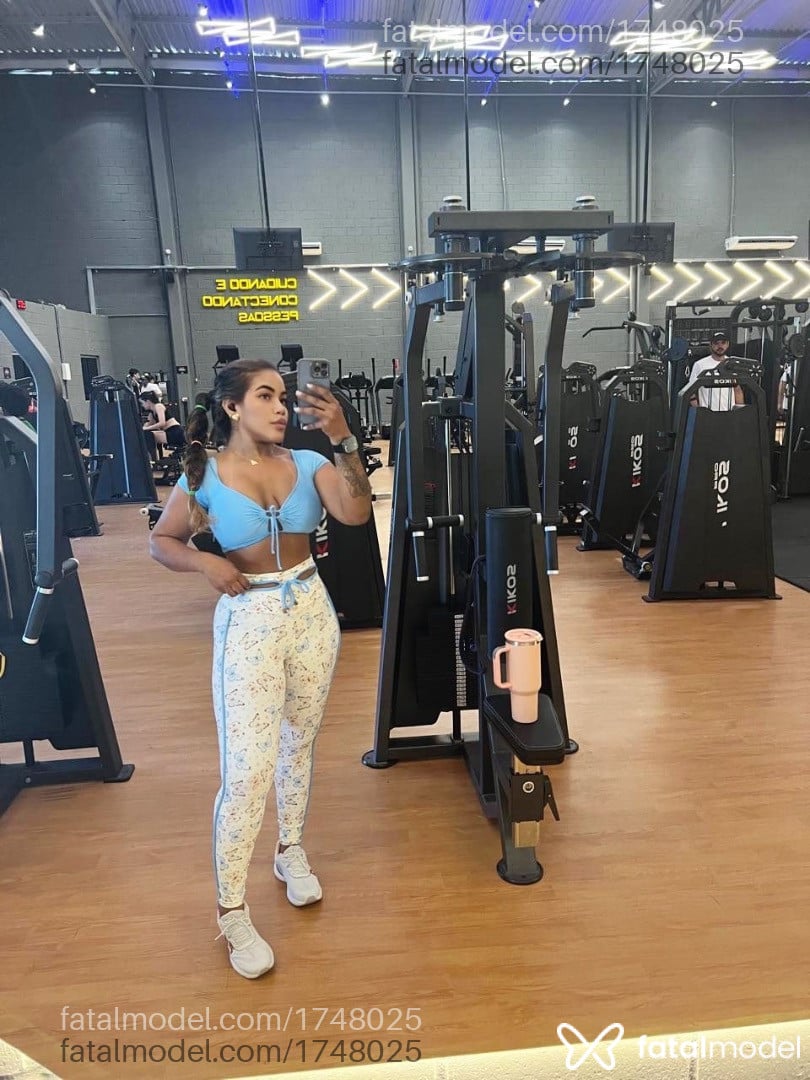 Acompanhante mulher morena (o) de olhos pretos - Lorena Pires