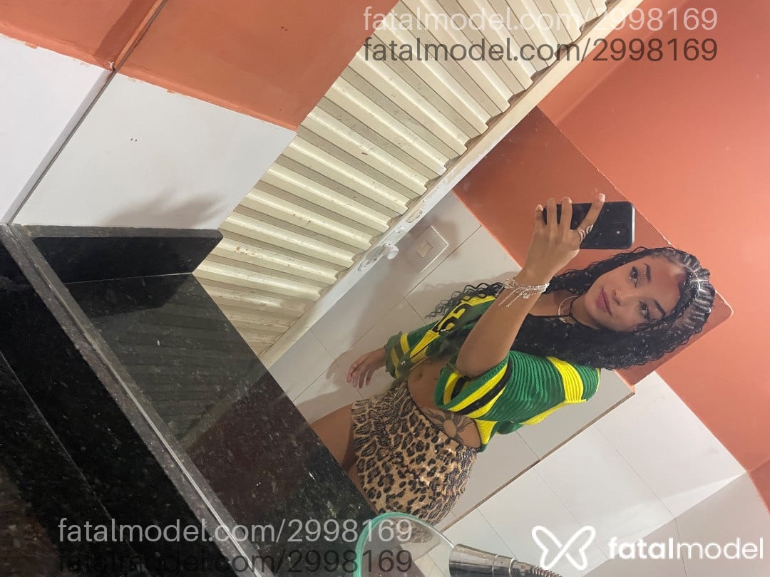 Acompanhante mulher com cabelo castanho de olhos castanhos - Meary
