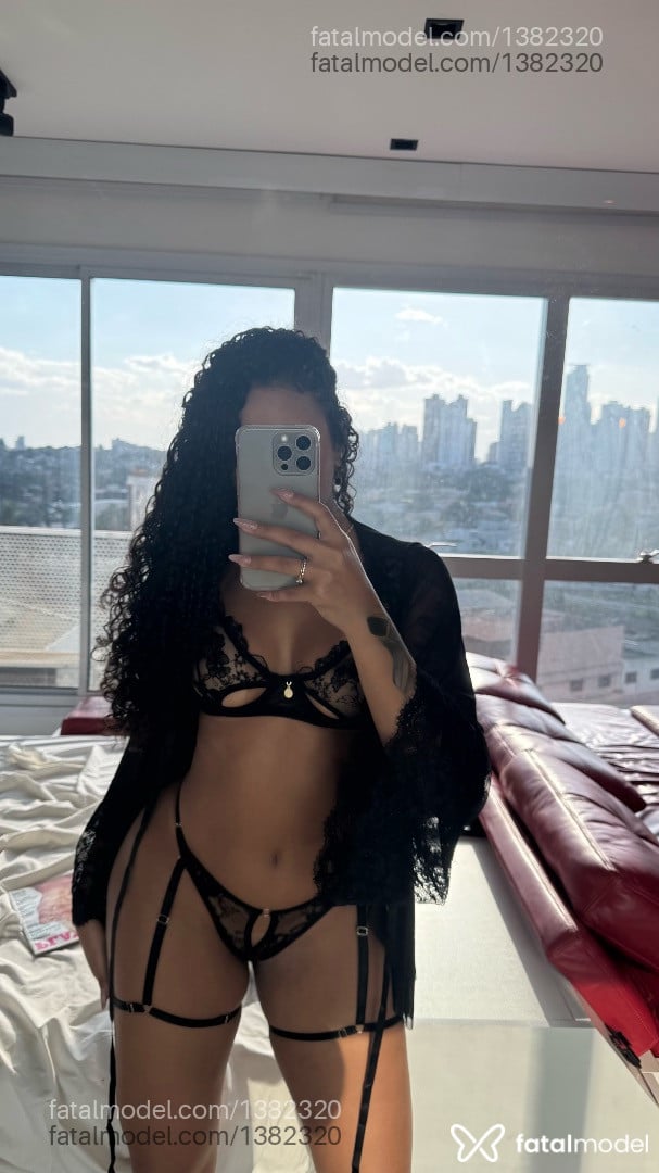 Acompanhante mulher morena (o) de olhos castanhos - Isabella Arantes