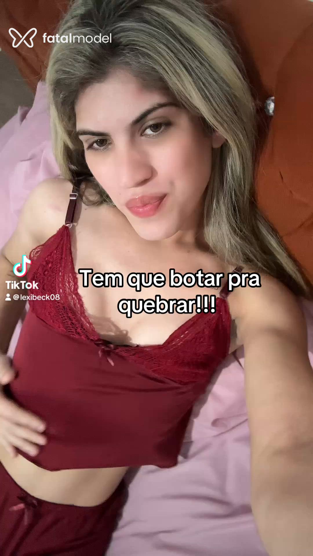 Acompanhante mulher trans loira (o) de olhos mel - Lexi