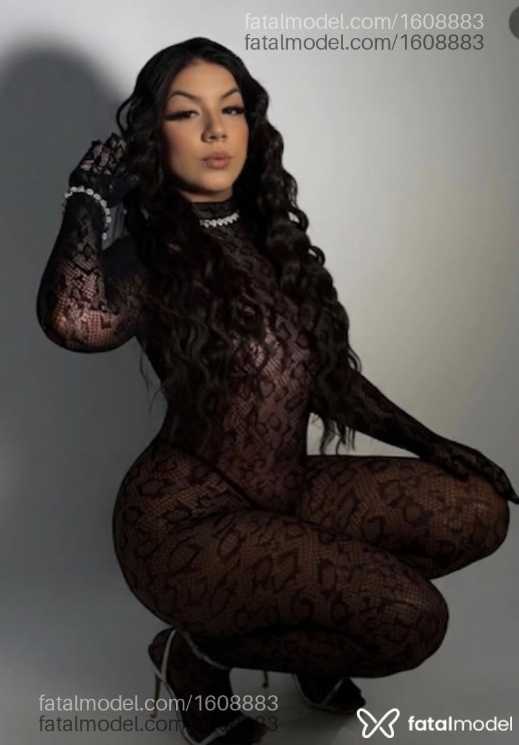 Acompanhante mulher morena (o) de olhos pretos - Lorena