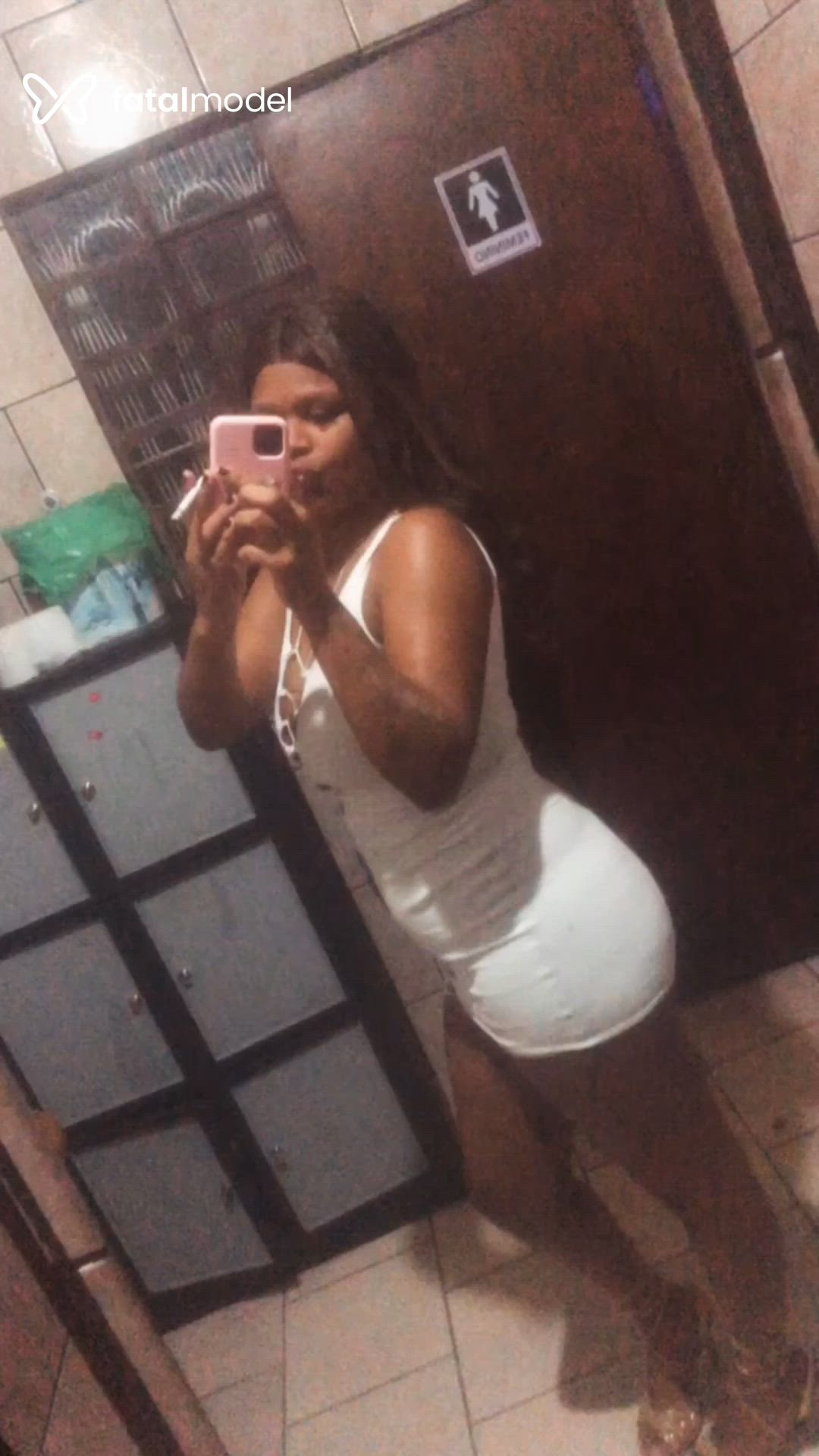 Acompanhante mulher morena (o) de olhos pretos - Jeny Duntra