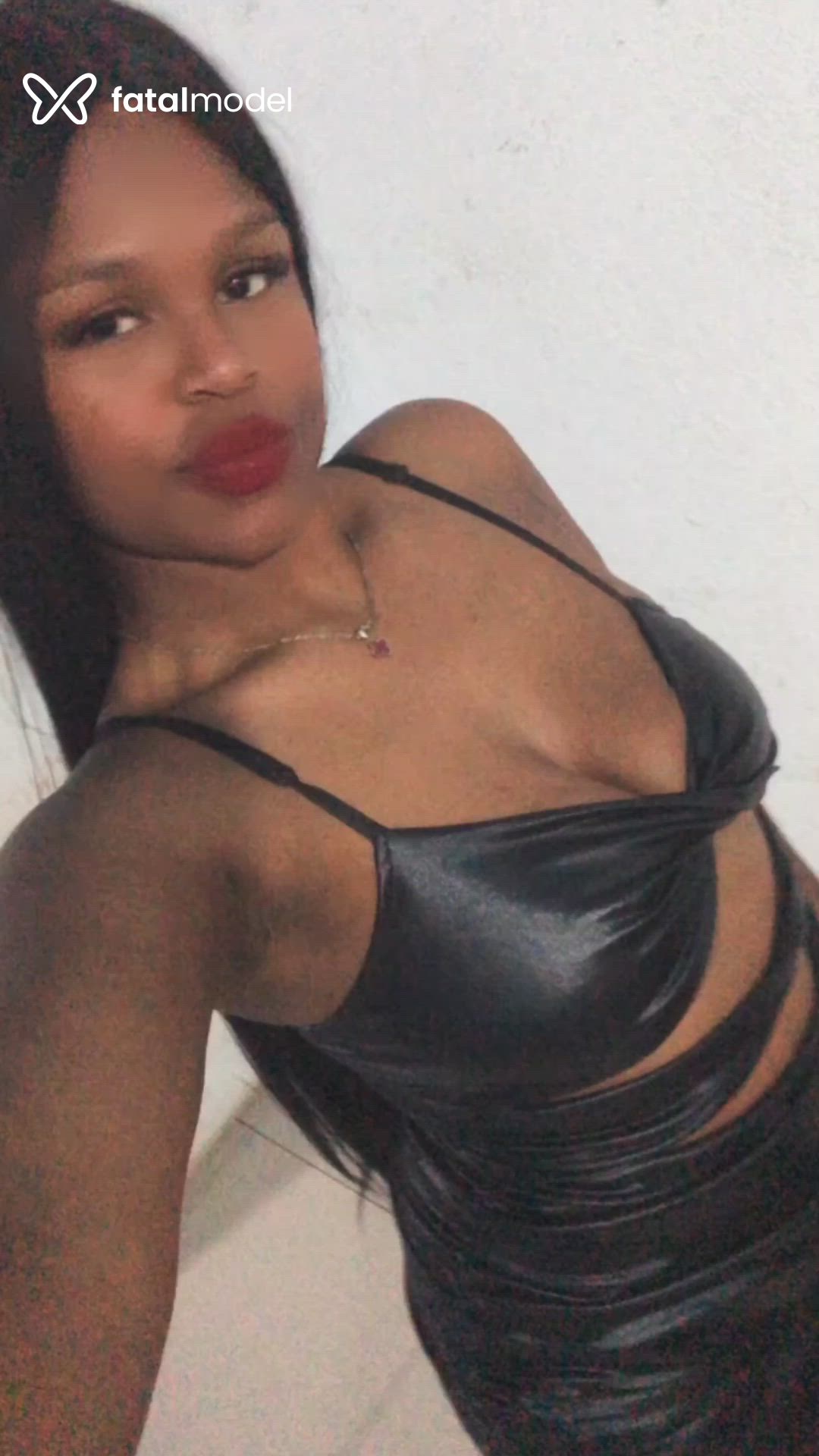 Acompanhante mulher morena (o) de olhos pretos - Jeny Duntra