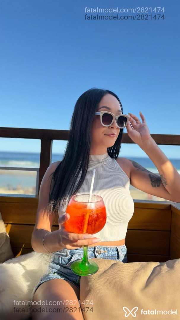 Acompanhante mulher trans morena (o) de olhos castanhos - Ariella Marian