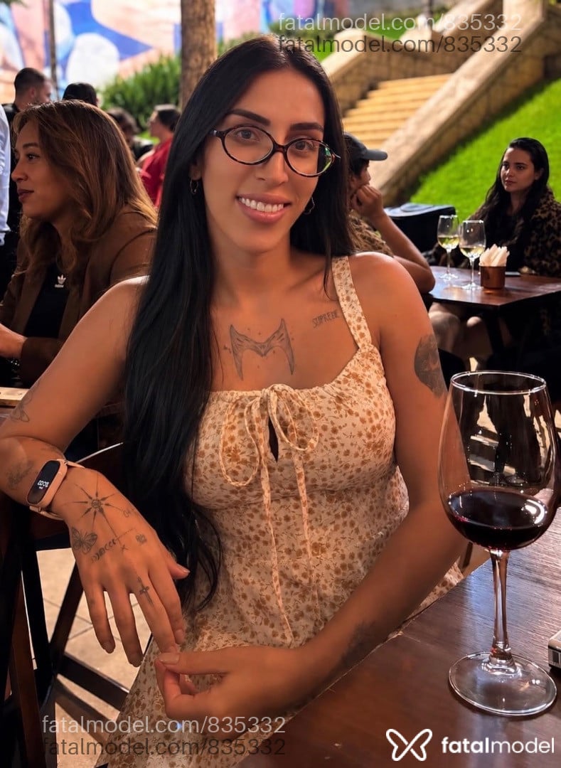 Acompanhante mulher trans morena (o) de olhos castanhos - Mariani