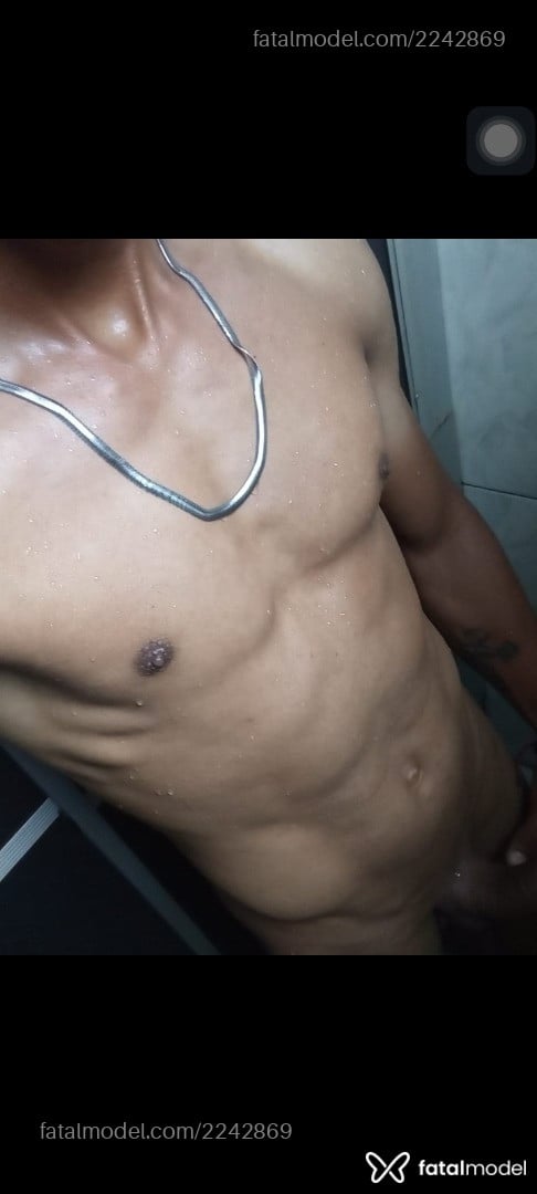 Acompanhante homem morena (o) de olhos castanhos - Derek
