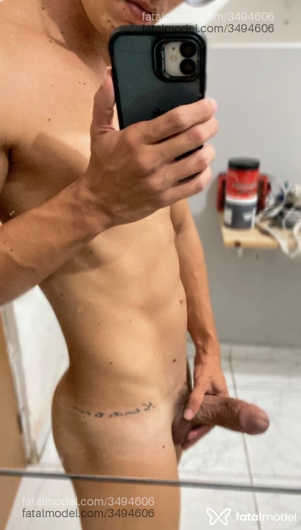 Acompanhante homem com cabelo castanho de olhos castanhos - Caio Rodrigues