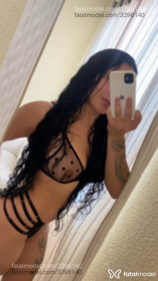 Acompanhante mulher morena (o) de olhos castanhos - Vickk