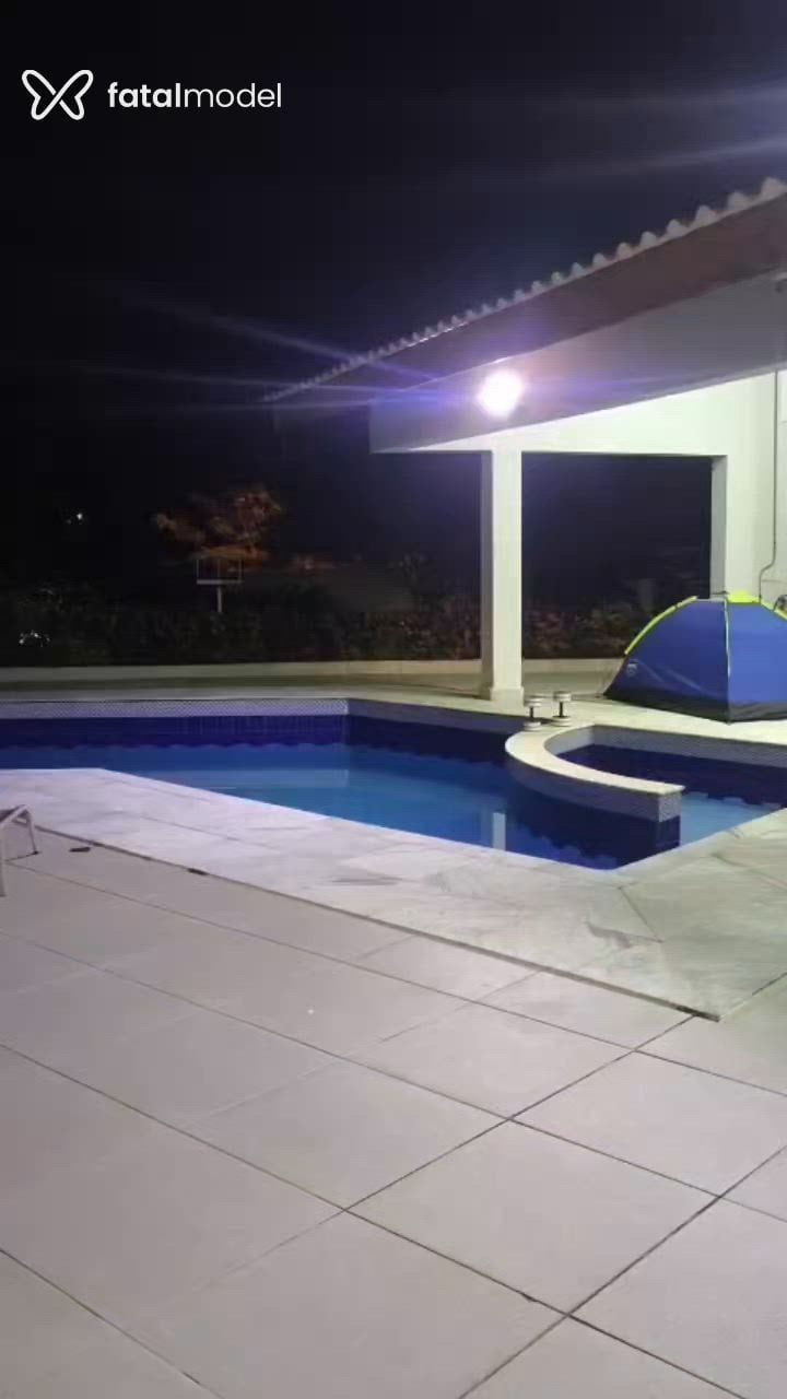 Acompanhante mulher trans com cabelo castanho de olhos castanhos - Gabriela