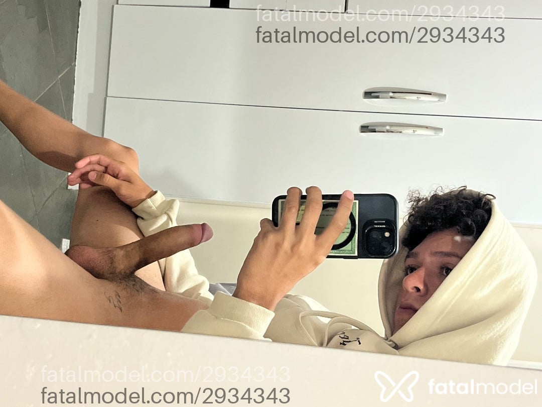 Acompanhante homem com cabelo castanho de olhos mel - Kauan Acompanhante homem com cabelo castanho de olhos mel - Kauan