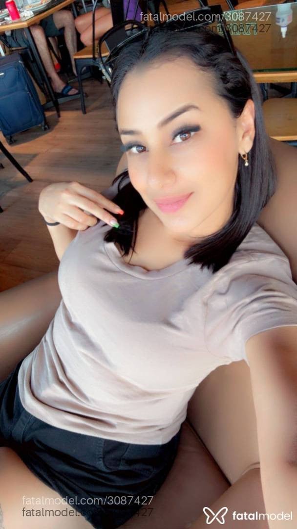 Acompanhante mulher morena (o) de olhos pretos - Roxana