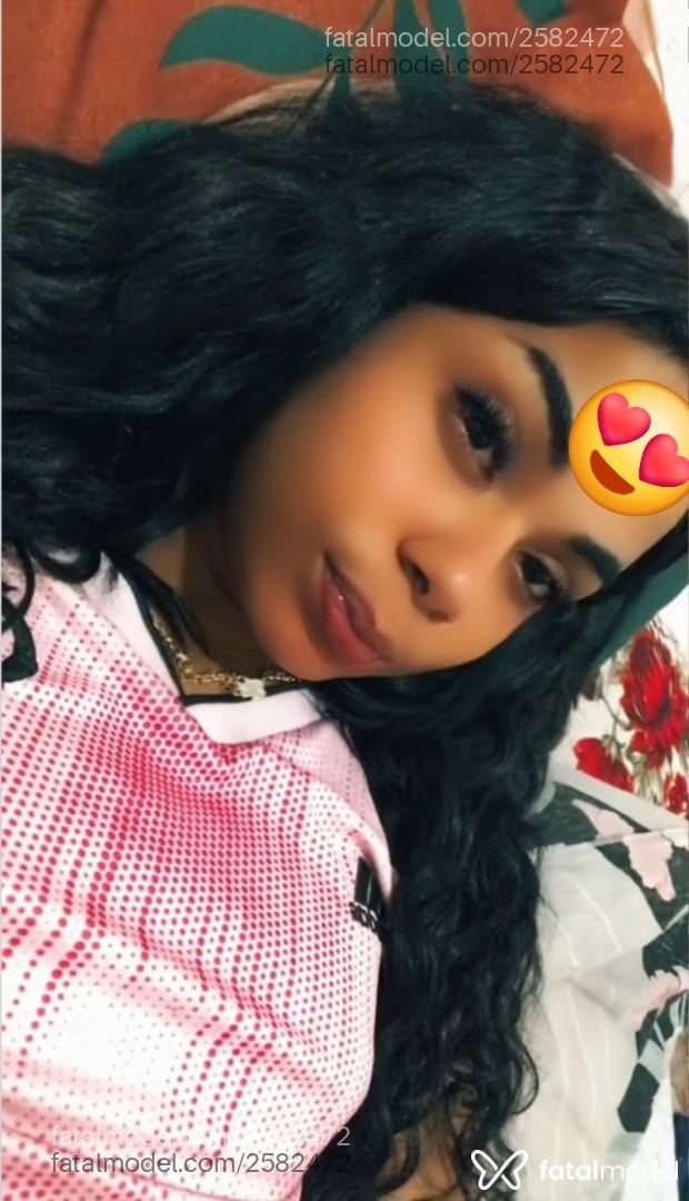 Acompanhante mulher trans com cabelo castanho de olhos pretos - Luninhabjs