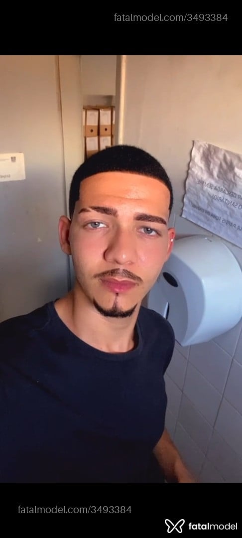 Acompanhante homem loira (o) de olhos verdes - Eliomar