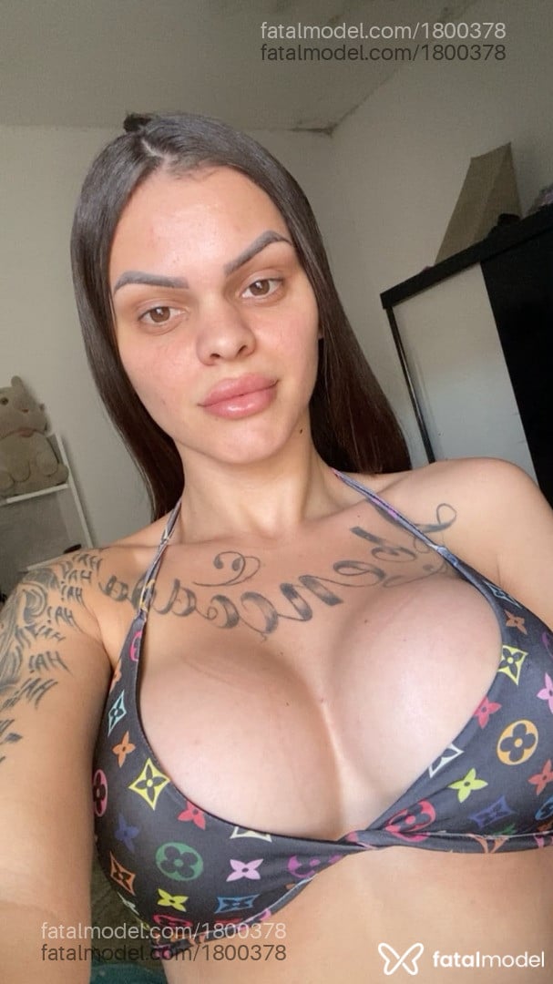 Acompanhante mulher trans com cabelo castanho de olhos castanhos - Gabriela