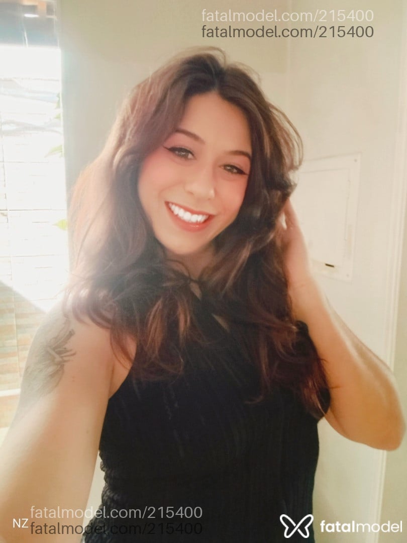 Acompanhante mulher com cabelo castanho de olhos mel - Nicolly Zuichër