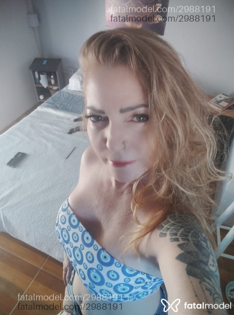 Acompanhante mulher ruiva (o) de olhos azuis - Bela Xavier