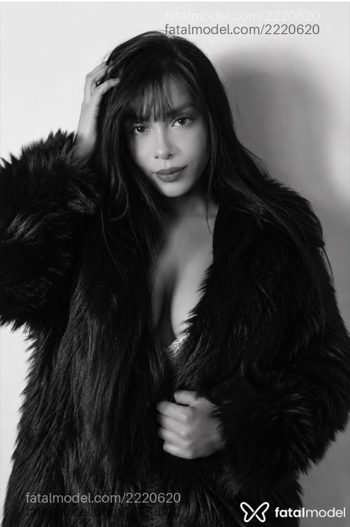 Acompanhante mulher morena (o) de olhos castanhos - Paola Sterling