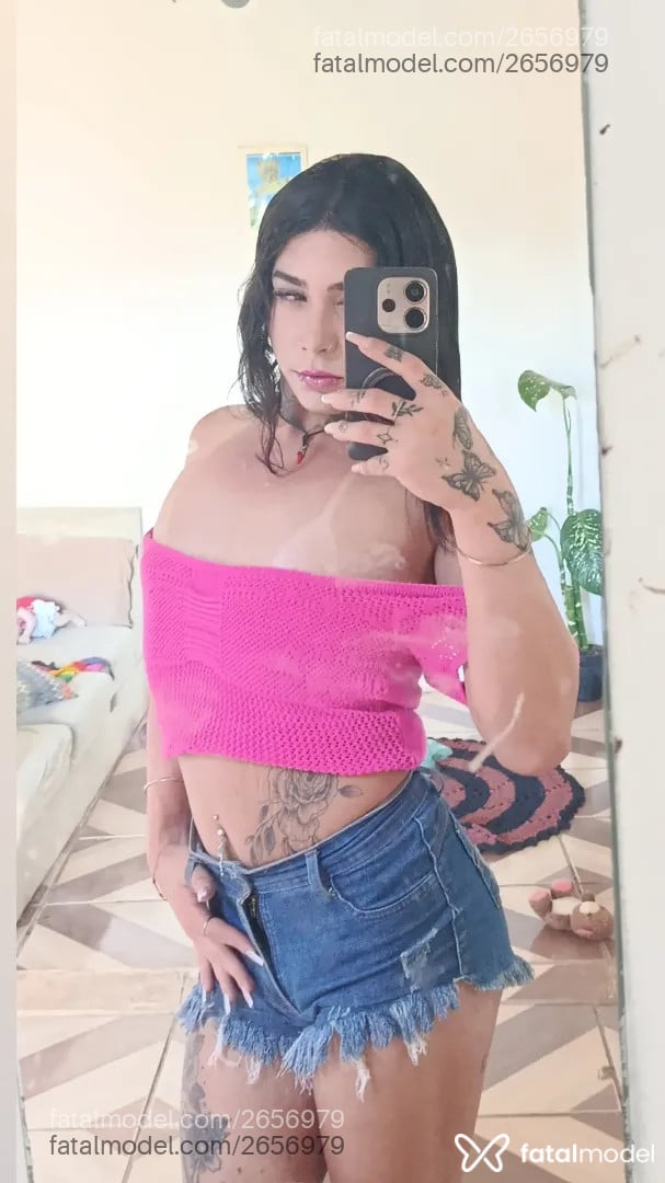 Acompanhante mulher trans morena (o) de olhos castanhos - Joooo