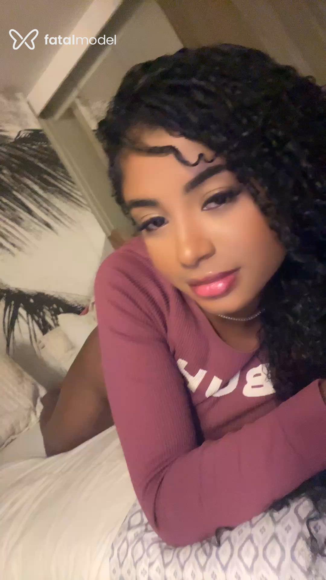 Acompanhante mulher morena (o) de olhos castanhos - Meell