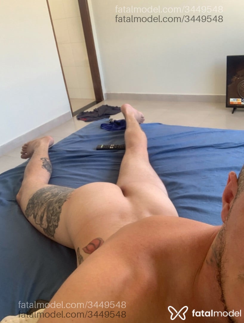 Acompanhante homem com cabelo grisalho de olhos mel - Yury