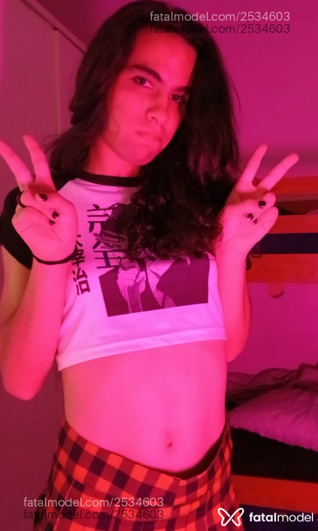 Acompanhante mulher trans morena (o) de olhos pretos - Alice