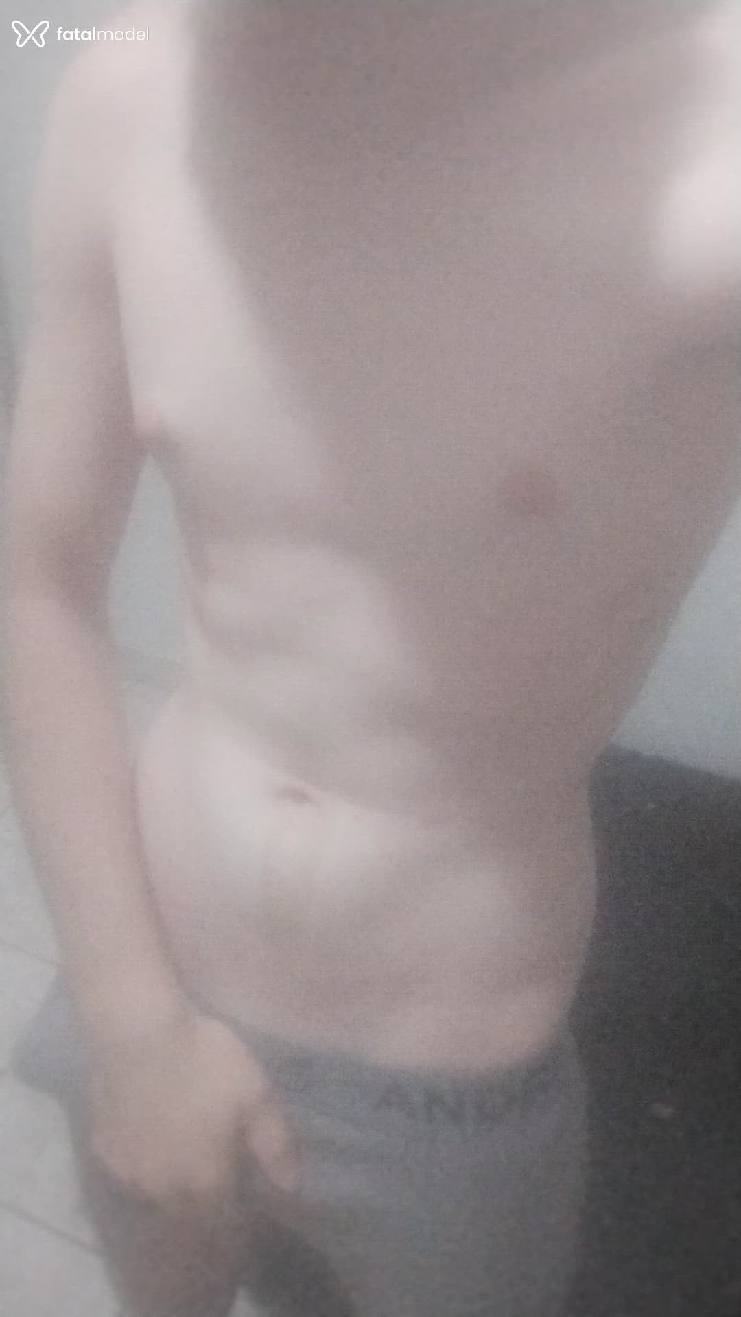 Acompanhante homem com cabelo castanho de olhos verdes - Henrique