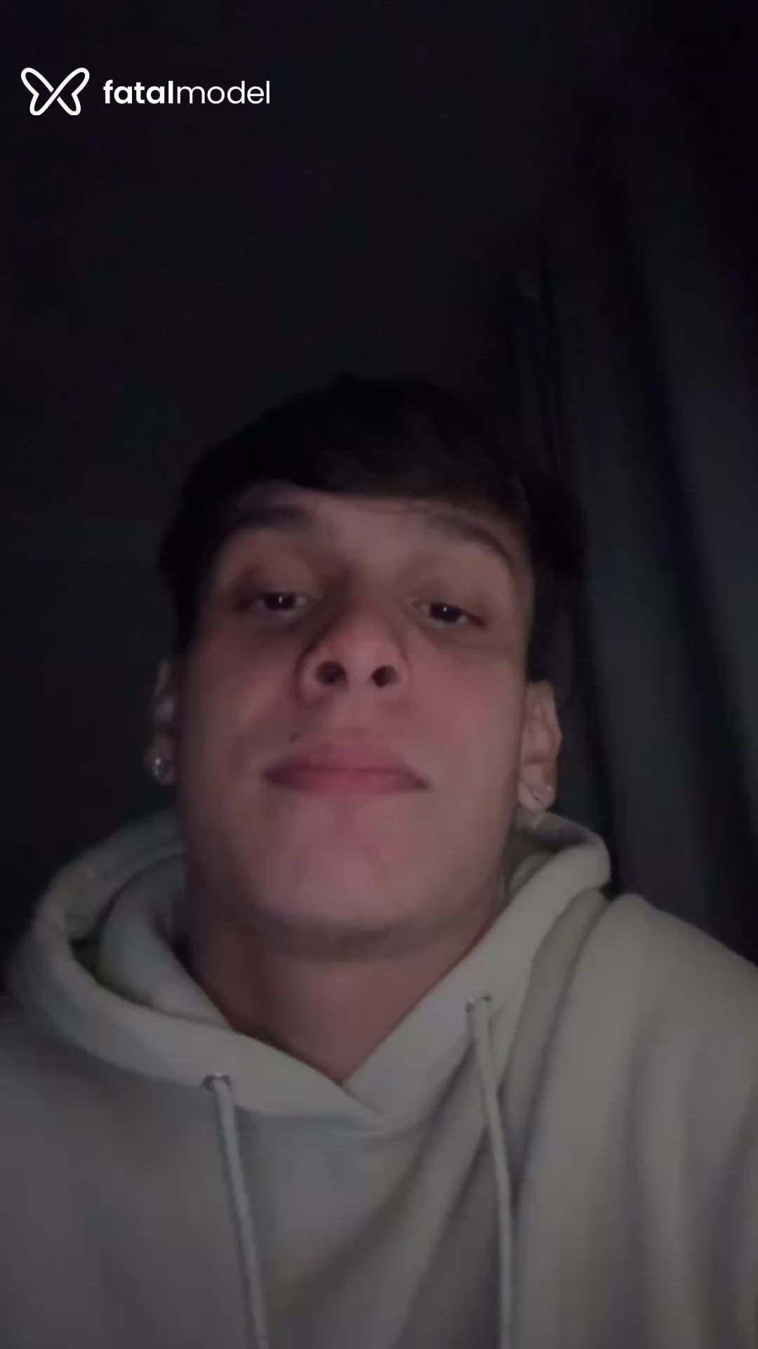 Acompanhante homem com cabelo castanho de olhos castanhos - Adrian Grabriel